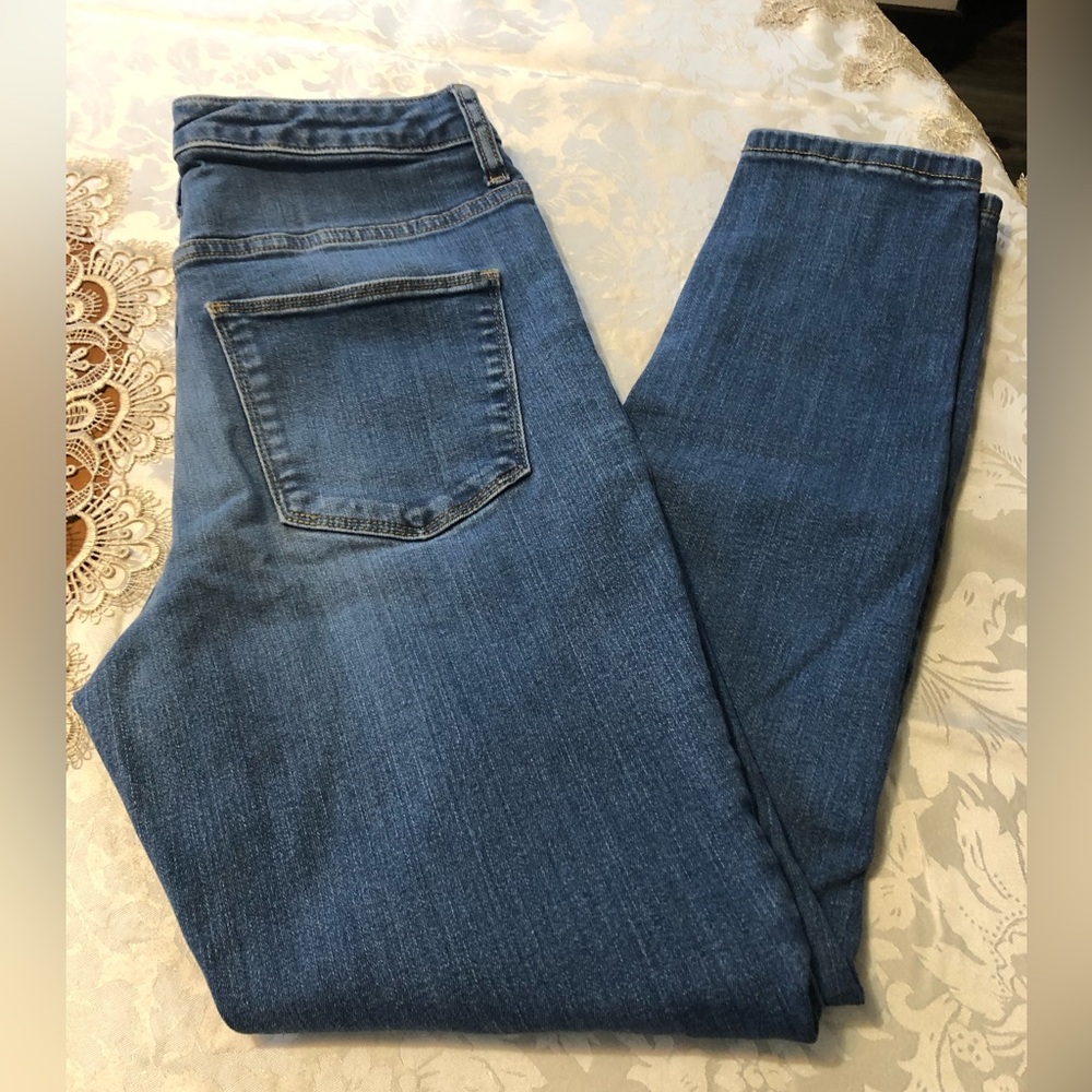 Universal Threads Classic Blue Women's Jeans 8/29R